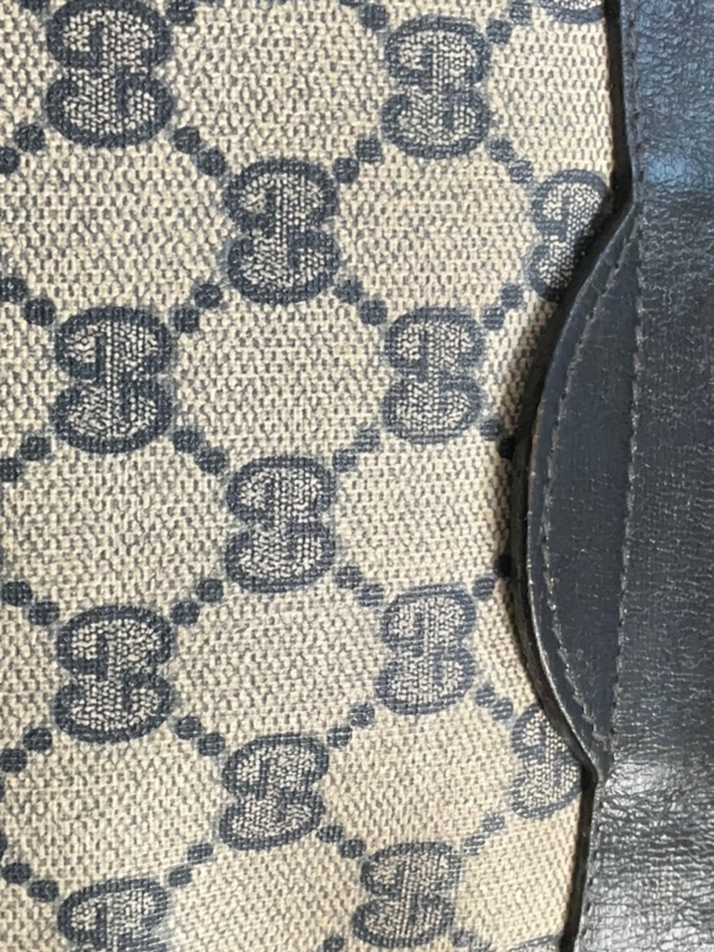 Beautiful Vintage Navy Gucci. Crossbody May Have Rubs Final Sale. Use Lux.